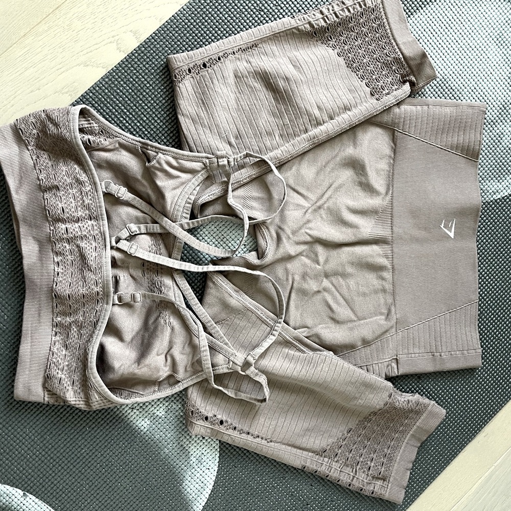Gymshark Energy+ Seamless Cropped Leggings and Bra - Taupe